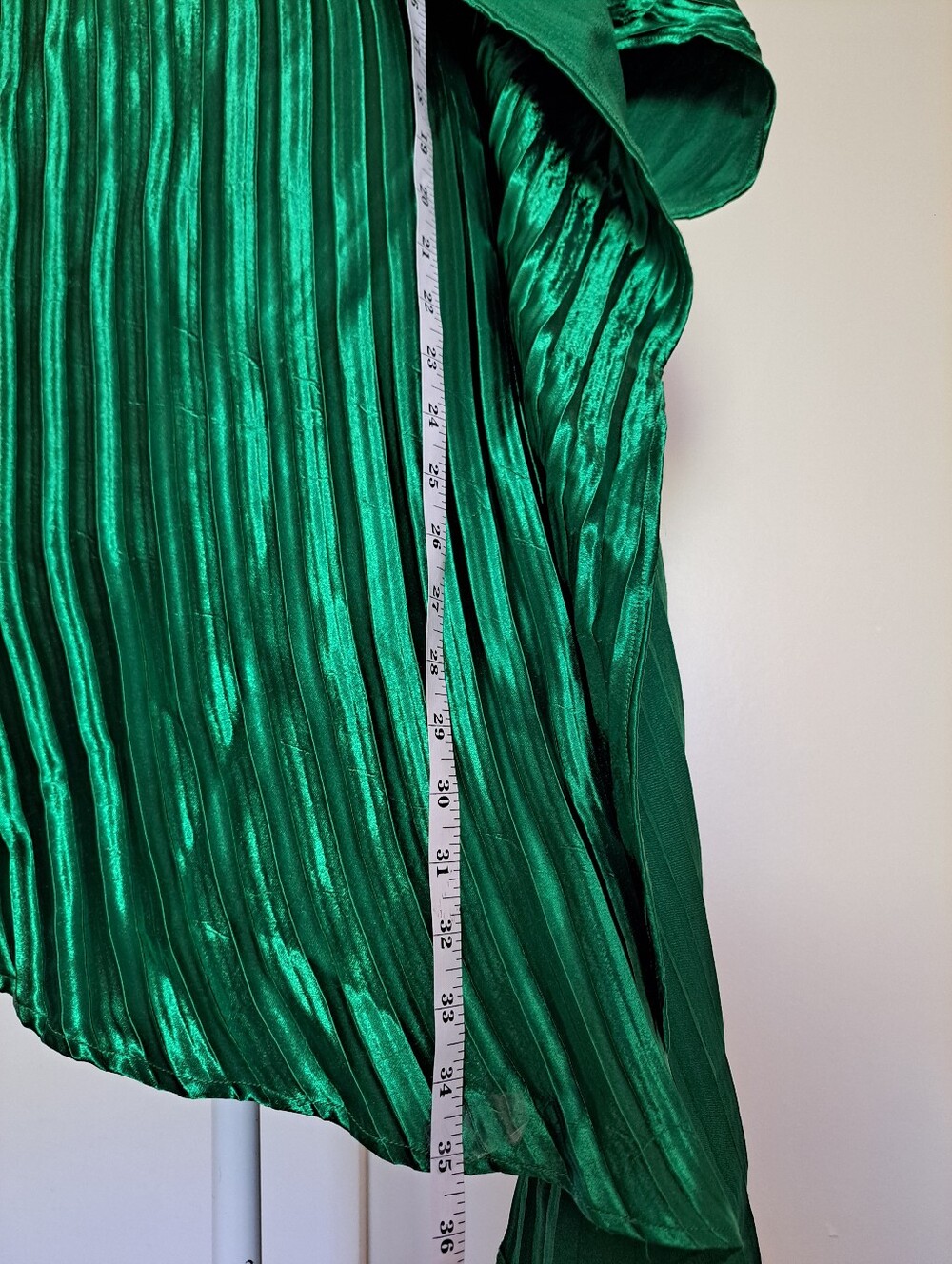 GUAPA Mini Dress  Green  Metallic One-Shoulder Pleated Skirt - Picture 5 of 12